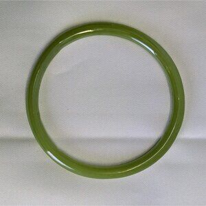 vintage green agate bracelet, approximately 60 to 62 mm, excellent condition